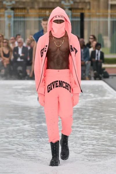 Look 27
